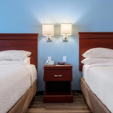 Premier Inn & Suites - Downtown 해밀턴 외부 사진